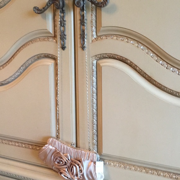 Gold satin evening bag - Picture 2 of 2